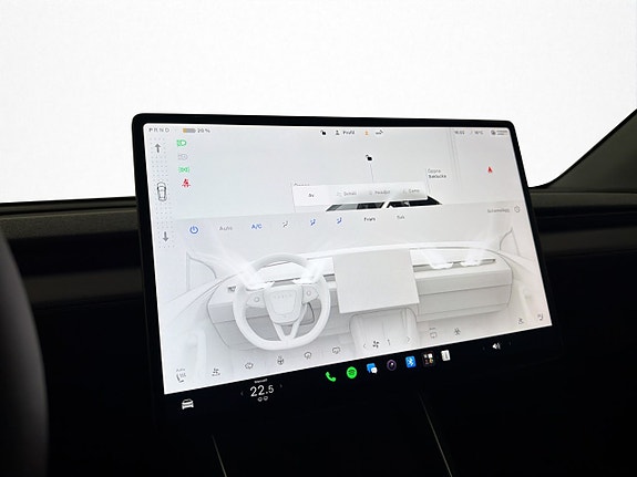 Tesla Model Y 24 of 30