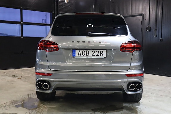 Porsche Cayenne S 5 of 22