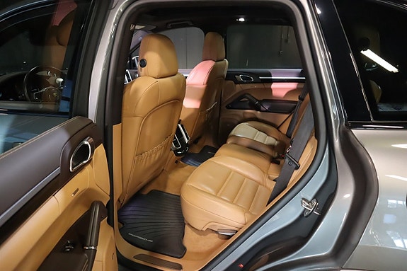 Porsche Cayenne S 19 of 22