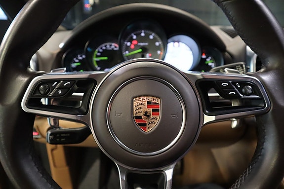 Porsche Cayenne S 16 of 22