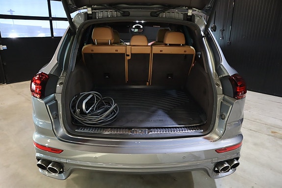 Porsche Cayenne S 21 of 22