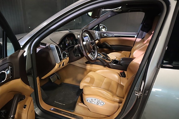 Porsche Cayenne S 7 of 22