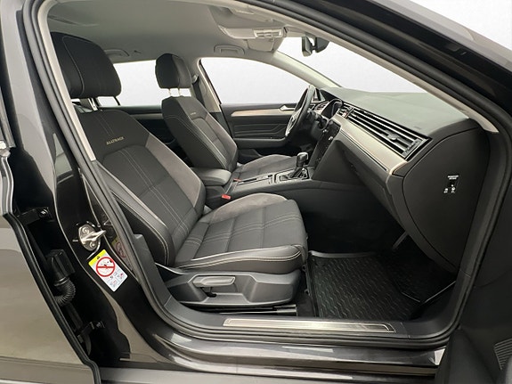 Volkswagen Passat Alltrack 22 of 30