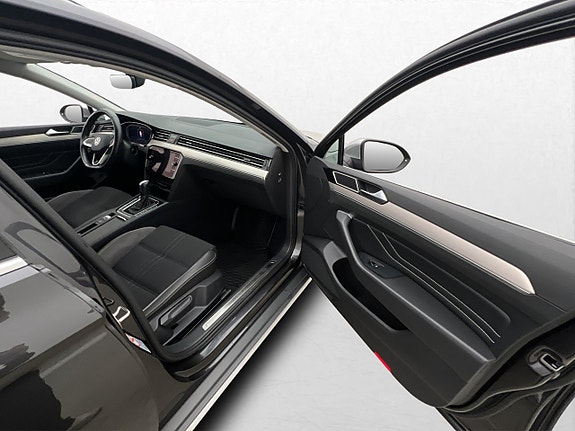 Volkswagen Passat Alltrack 21 of 30