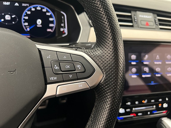Volkswagen Passat Alltrack 14 of 30