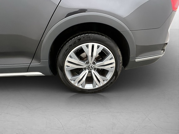 Volkswagen Passat Alltrack 28 of 30