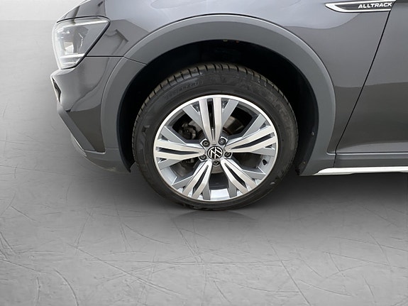 Volkswagen Passat Alltrack 27 of 30