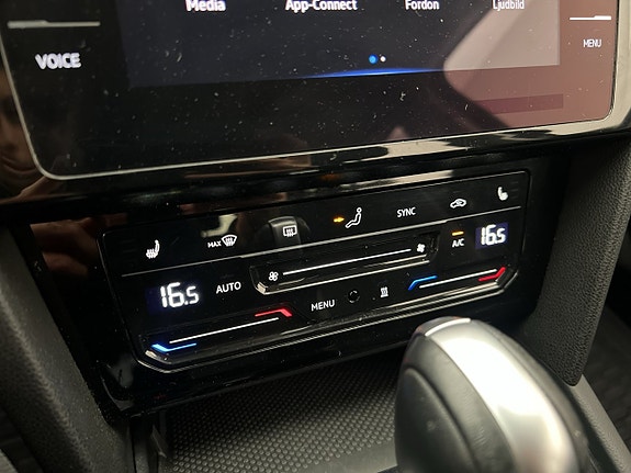 Volkswagen Passat Alltrack 19 of 30