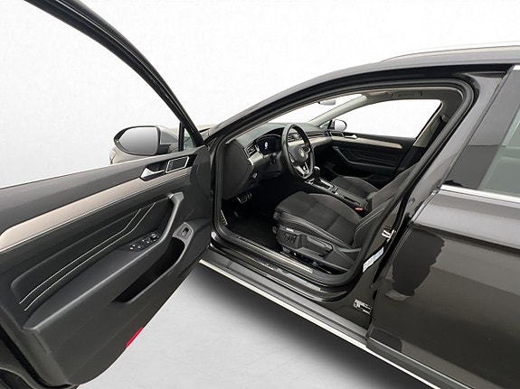 Volkswagen Passat Alltrack 8 of 30