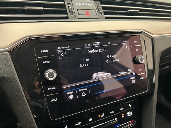 Volkswagen Passat Alltrack 18 of 30