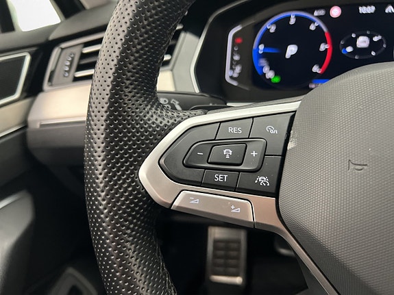 Volkswagen Passat Alltrack 12 of 30