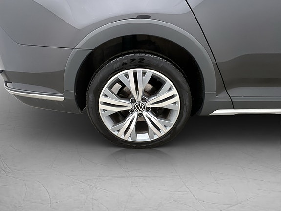 Volkswagen Passat Alltrack 29 of 30
