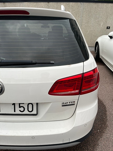 Volkswagen Passat Alltrack 4 of 8