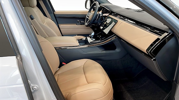 Land Rover Range Rover Sport 3 of 11