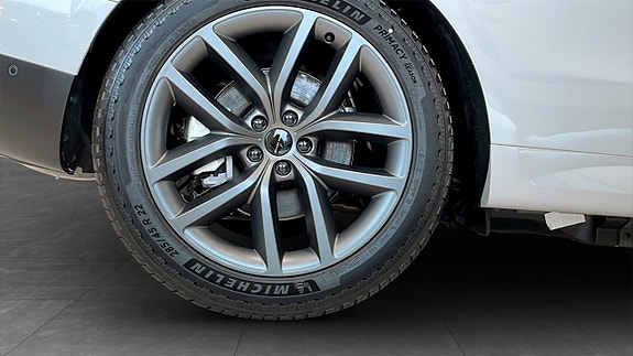 Land Rover Range Rover Sport 9 of 11