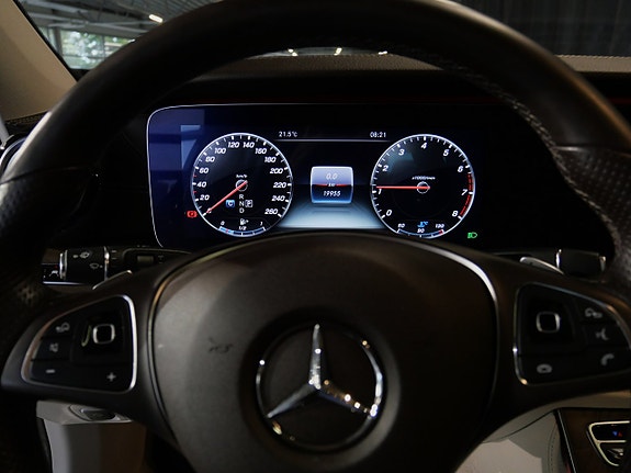 Mercedes-Benz E400 16 of 23