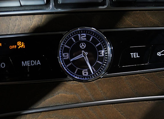 Mercedes-Benz E400 15 of 23