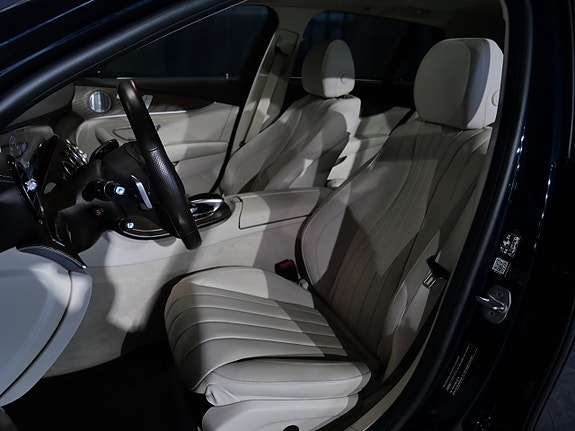 Mercedes-Benz E400 8 of 23