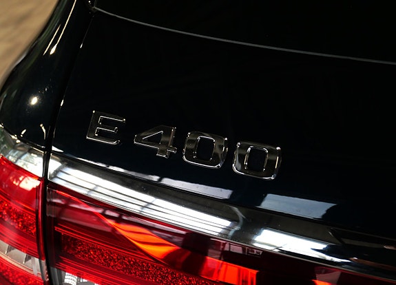 Mercedes-Benz E400 22 of 23