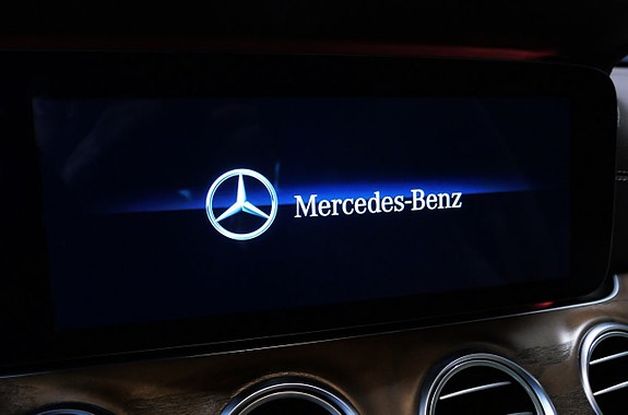 Mercedes-Benz E400 12 of 23