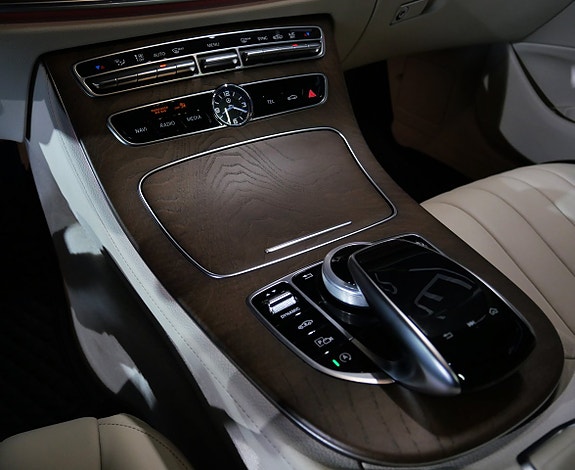Mercedes-Benz E400 14 of 23