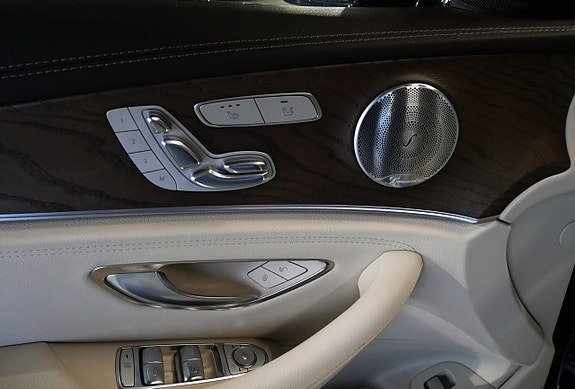 Mercedes-Benz E400 19 of 23