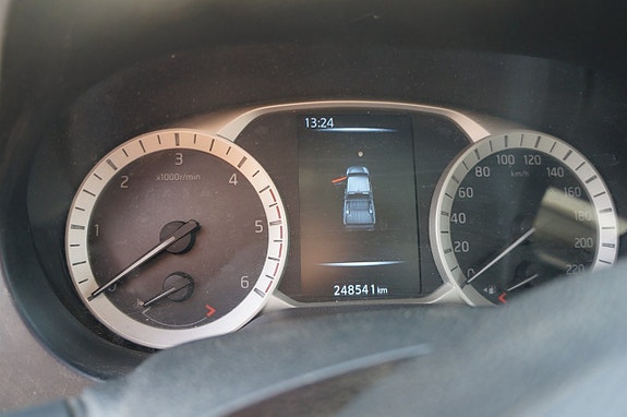 Nissan Navara 3 of 3