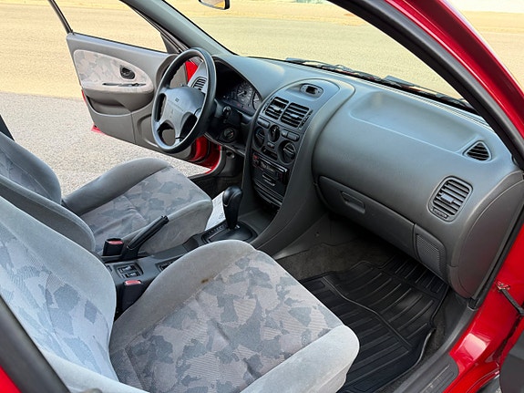 Mitsubishi Carisma 20 of 21