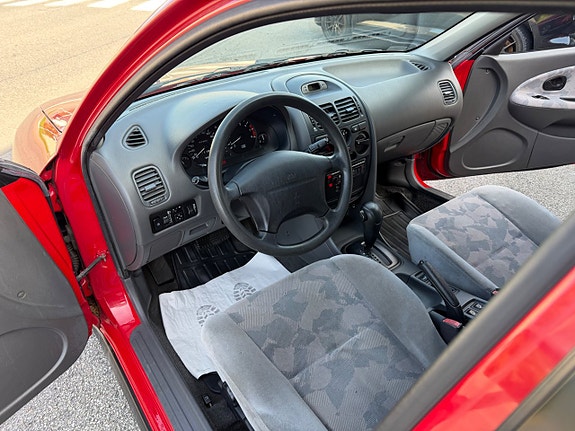 Mitsubishi Carisma 9 of 21