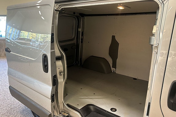 Opel Vivaro 8 of 8