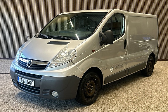 Opel Vivaro 2 of 8