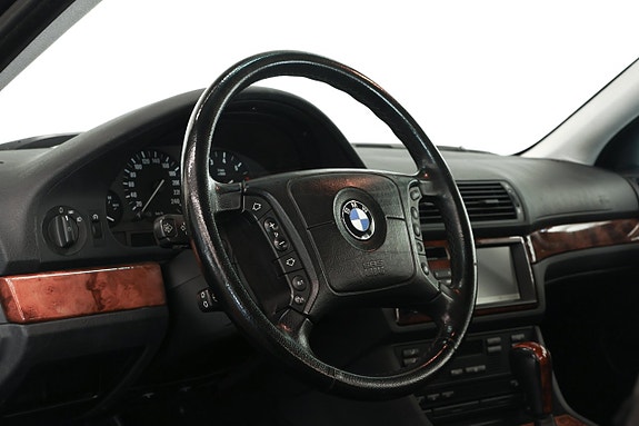 BMW 540i 11 of 13