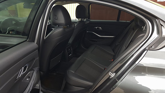 BMW 330e 11 of 29