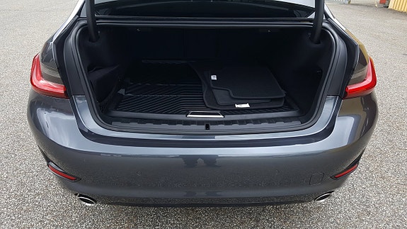 BMW 330e 10 of 29