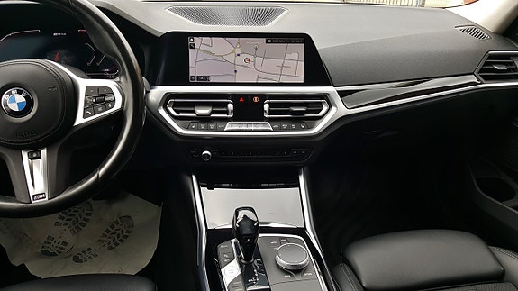 BMW 330e 14 of 29