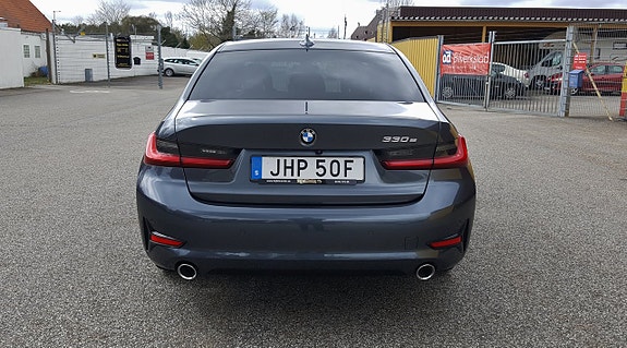 BMW 330e 13 of 29