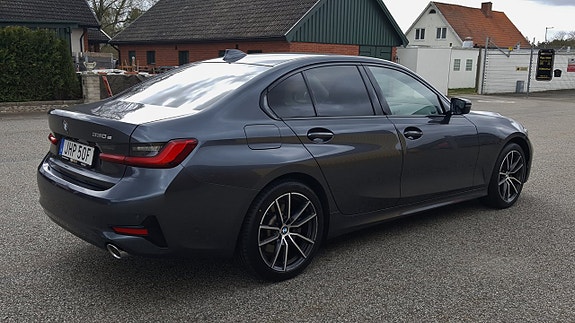 BMW 330e 2 of 29