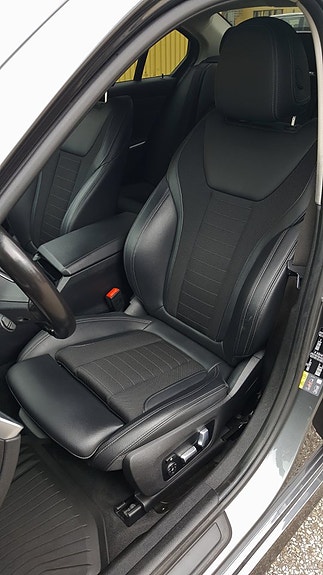 BMW 330e 25 of 29