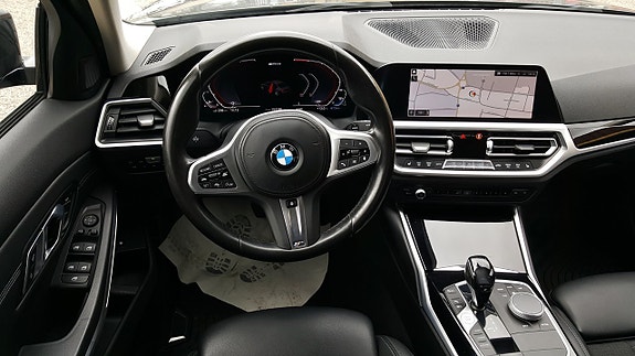 BMW 330e 5 of 29