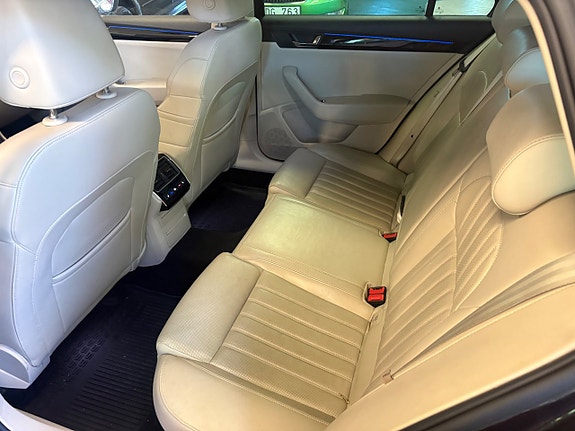 Skoda Superb 9 of 11