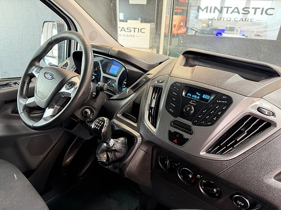 Ford Transit Custom 16 of 21