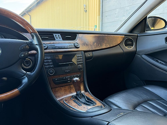 Mercedes-Benz CLS320 21 of 26