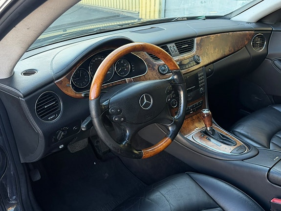 Mercedes-Benz CLS320 17 of 26