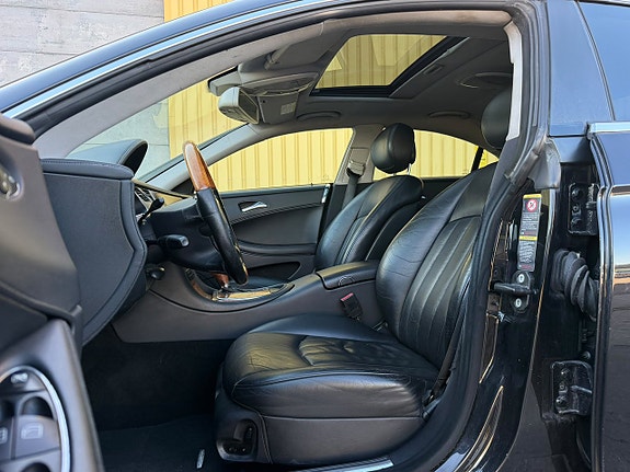 Mercedes-Benz CLS320 19 of 26