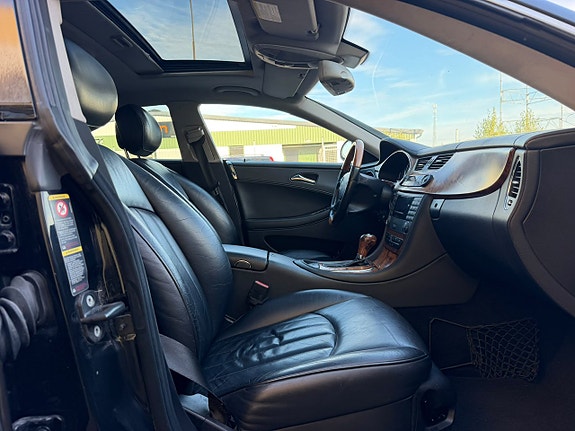 Mercedes-Benz CLS320 20 of 26