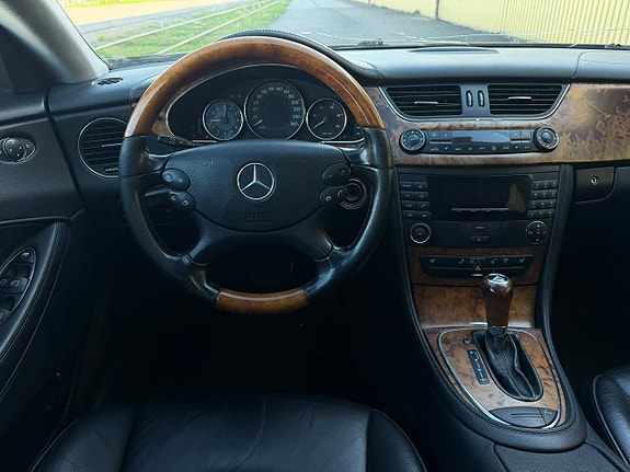 Mercedes-Benz CLS320 25 of 26