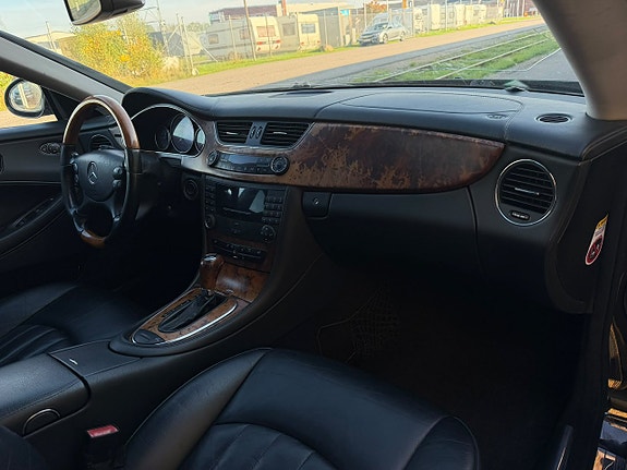 Mercedes-Benz CLS320 12 of 26