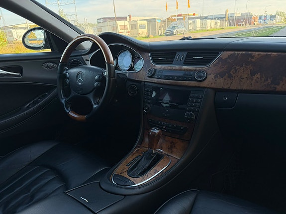 Mercedes-Benz CLS320 10 of 26