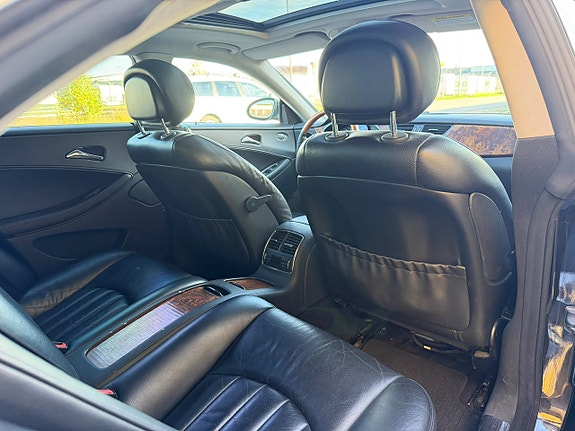Mercedes-Benz CLS320 9 of 26