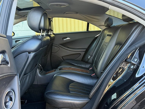 Mercedes-Benz CLS320 24 of 26